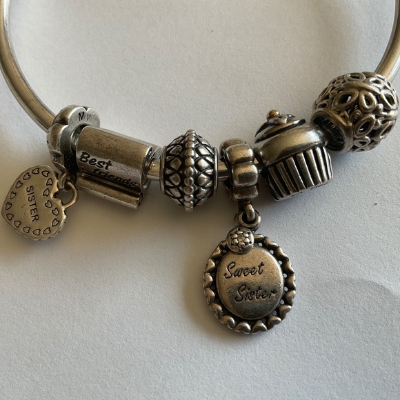 Pandora bangle and 6 pandora charms - Picture 2 of 4